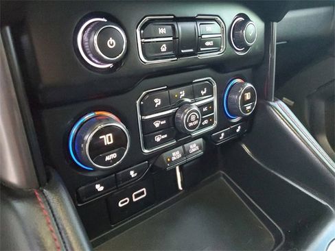 Used 2022 Chevrolet Suburban RST w/ Luxury Package image 22