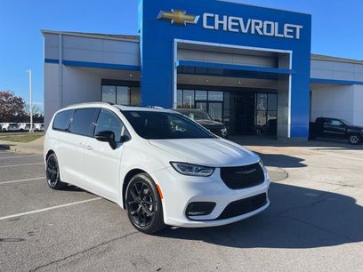 Used 2025 Chrysler Pacifica Limited