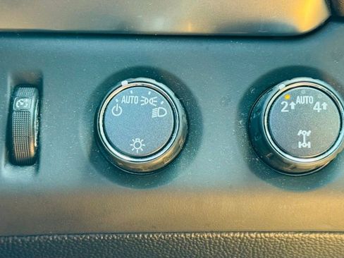 Used 2019 Chevrolet Suburban LT image 20