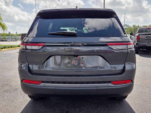 New 2026 Jeep Grand Cherokee Altitude RWD image 7