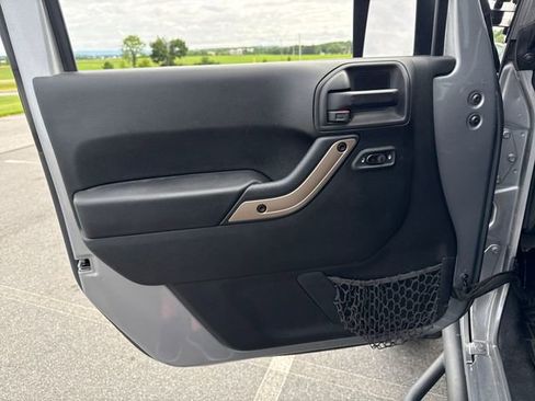 Used 2017 Jeep Wrangler Unlimited Sahara AWD/4WD image 20