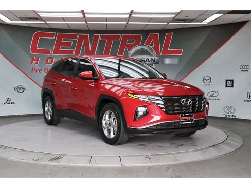 Used 2023 Hyundai Tucson SE image 1