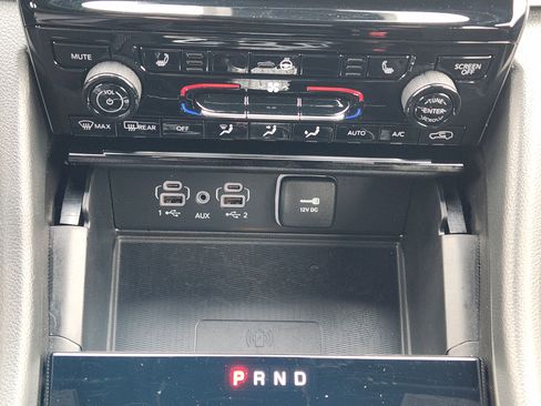 Used 2024 Jeep Grand Cherokee Altitude image 19