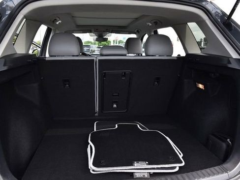 Used 2023 Volkswagen Taos SE w/ Panoramic Sunroof Package AWD/4WD image 25