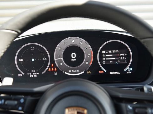 Certified 2025 Porsche Cayenne Coupe image 33