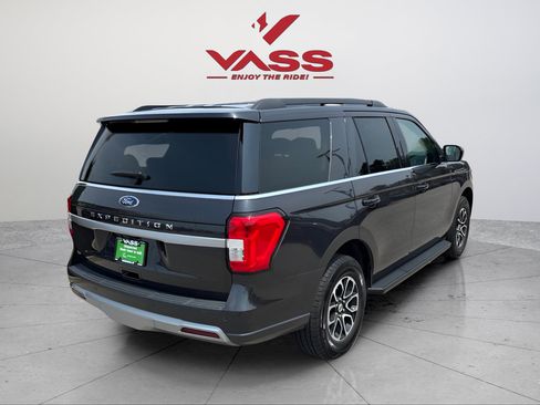 Used 2024 Ford Expedition XLT RWD image 5