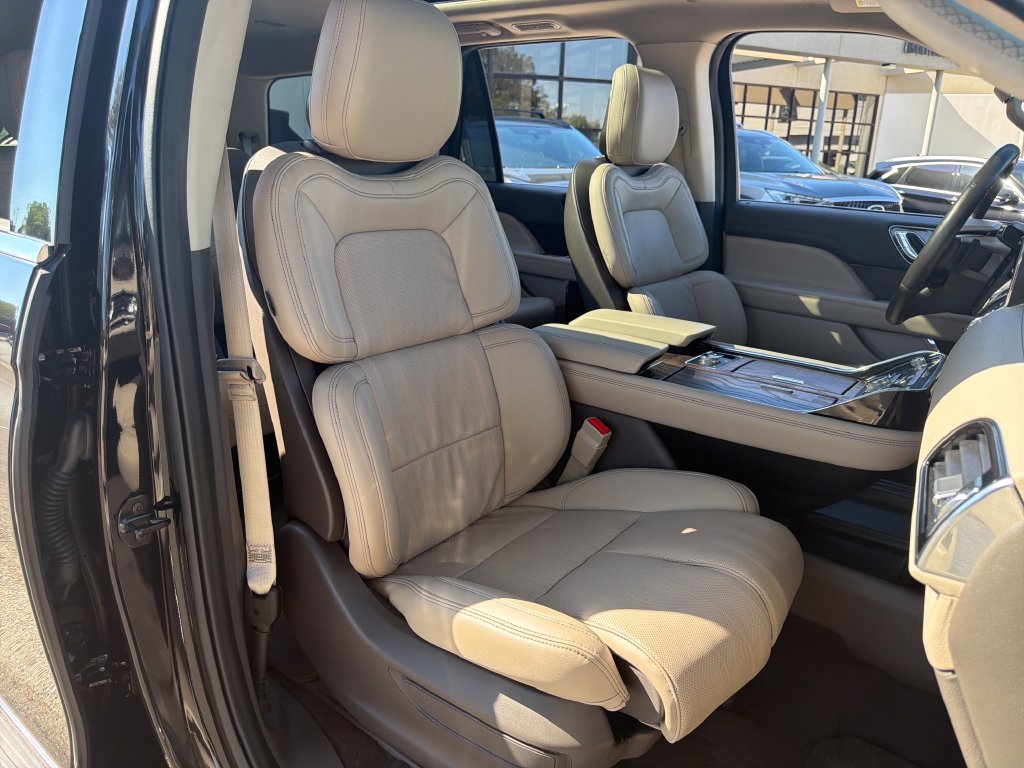 Used 2024 Lincoln Navigator Premiere AWD/4WD image 39