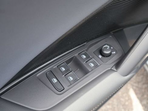 Certified 2025 Volkswagen Tiguan SE FWD image 12