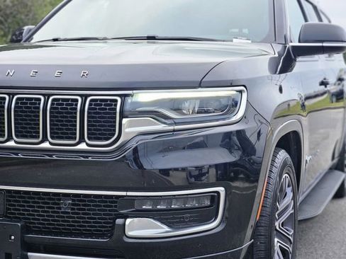 Used 2024 Jeep Wagoneer L Series II w/ Flexible Seating Group RWD image 9