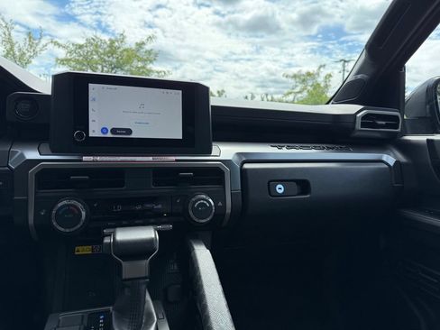 Certified 2025 Toyota Tacoma SR5 AWD/4WD image 25