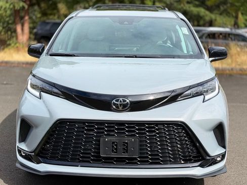 Used 2026 Toyota Sienna XSE AWD/4WD image 8