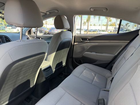 Used 2017 Hyundai Elantra SE image 16