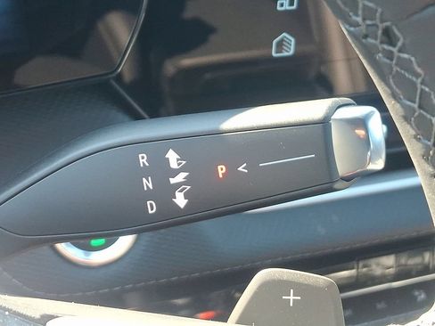 New 2027 Chevrolet Equinox LT w/ Convenience Package II FWD image 7