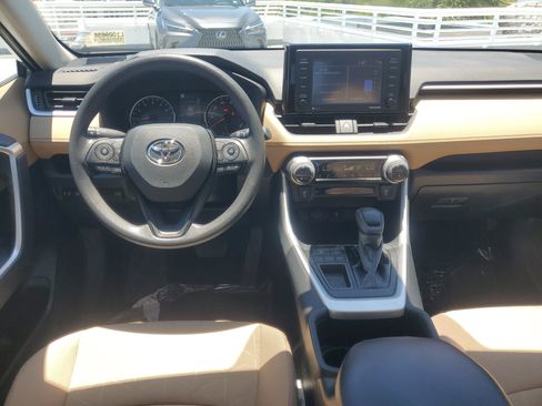 Used 2022 Toyota RAV4 XLE w/ Convenience Package FWD image 10