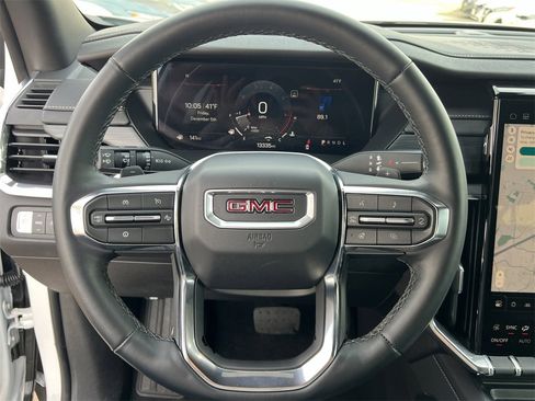 Used 2025 GMC Acadia Elevation image 9