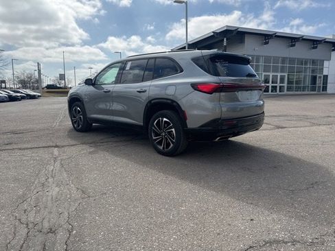 Used 2025 Buick Enclave Sport Touring image 5