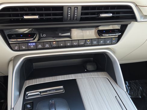 Used 2025 MAZDA CX-90 Plug-In Hybrid w/ Premium Plus AWD/4WD image 33