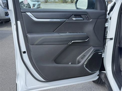 Used 2025 GMC Acadia Elevation image 33