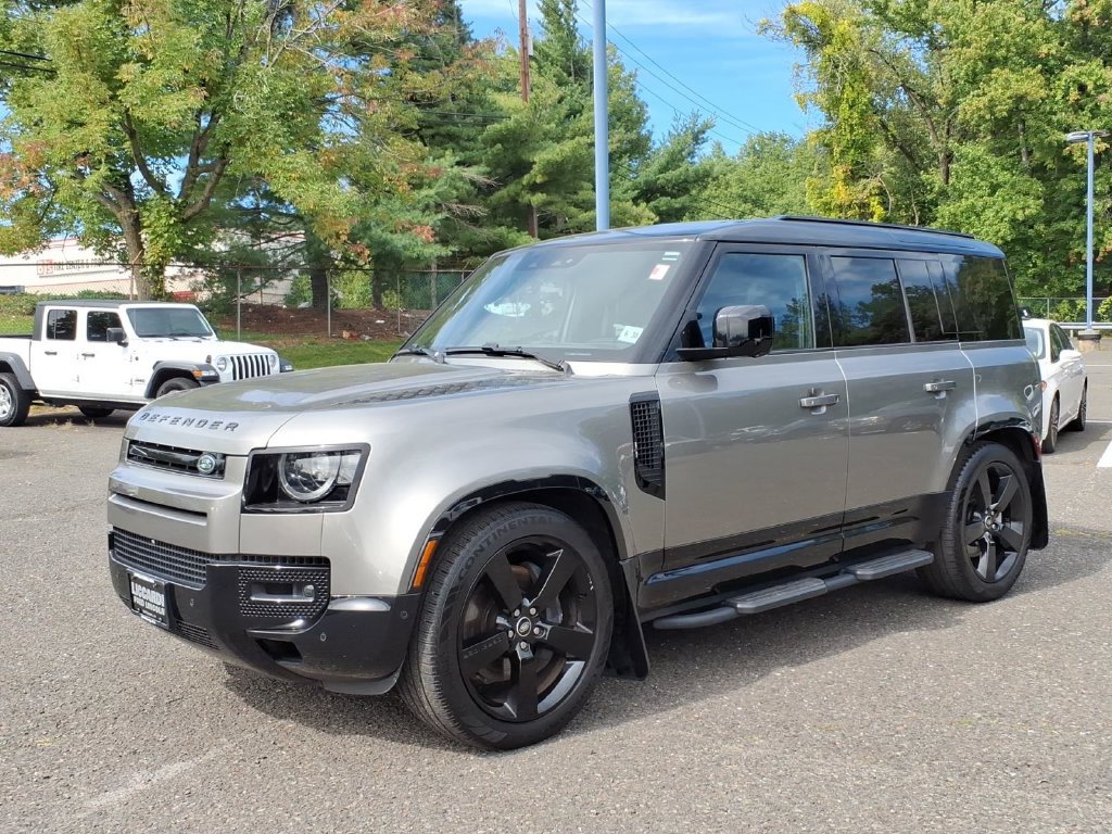 Used 2025 Land Rover Defender 110 X-Dynamic SE AWD/4WD image 3