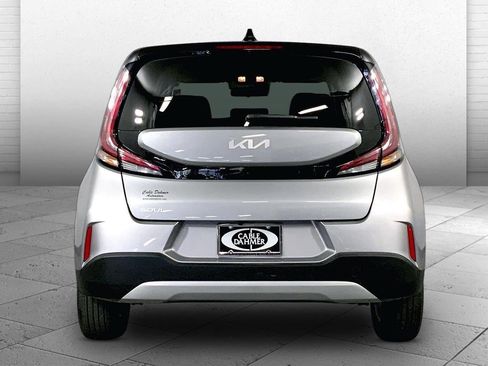 Certified 2025 Kia Soul LX w/ LX Technology Package FWD image 3