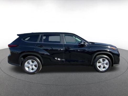 Used 2025 Toyota Highlander LE image 16