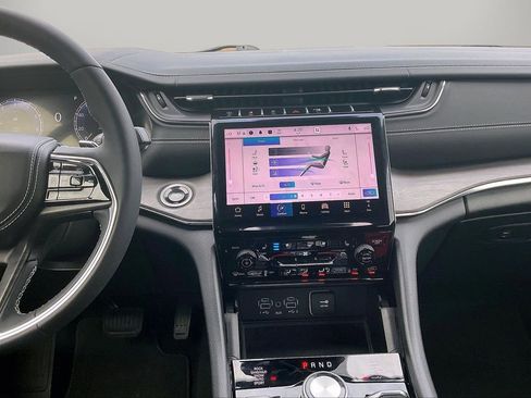 Certified 2024 Jeep Grand Cherokee L Overland w/ Luxury Tech Group IV image 13