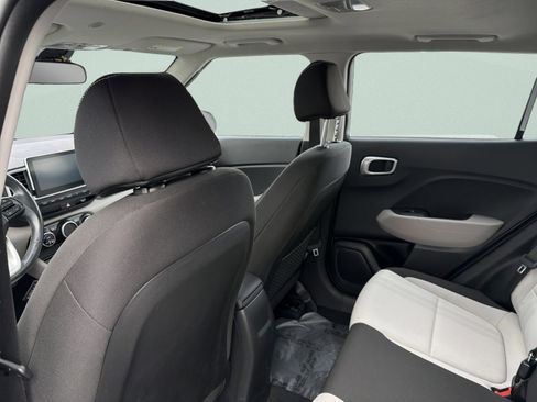 Used 2023 Hyundai Venue SEL image 39