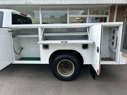 Used 2021 GMC Sierra 3500 4x4 Crew Cab w/ Convenience Package image 27