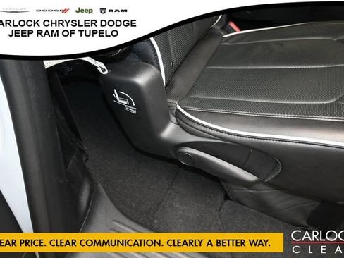Used 2026 Chrysler Pacifica Limited FWD image 35