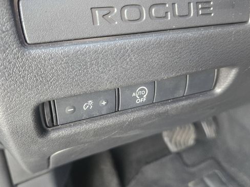 Used 2024 Nissan Rogue S FWD image 16