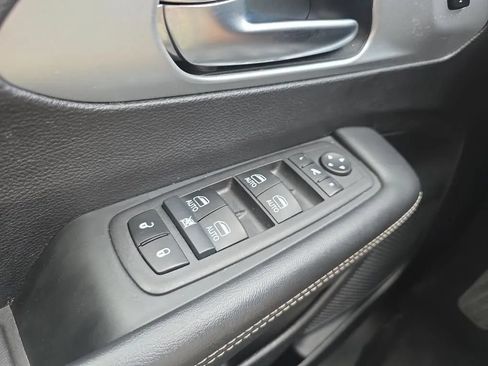Used 2025 Chrysler Pacifica Limited FWD image 25