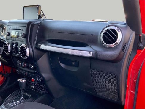 Used 2017 Jeep Wrangler Unlimited Rubicon AWD/4WD image 17
