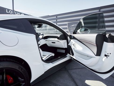 Used 2022 Ferrari Roma Base image 28