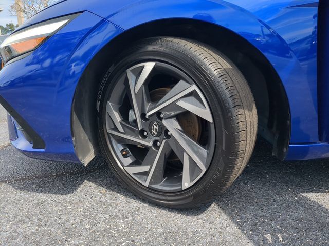Used 2025 Hyundai Elantra SEL FWD image 36