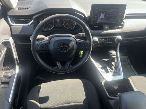 Used 2021 Toyota RAV4 LE FWD image 11
