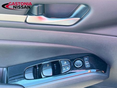 Used 2024 Nissan Altima 2.5 SR w/ SR Premium Package image 23