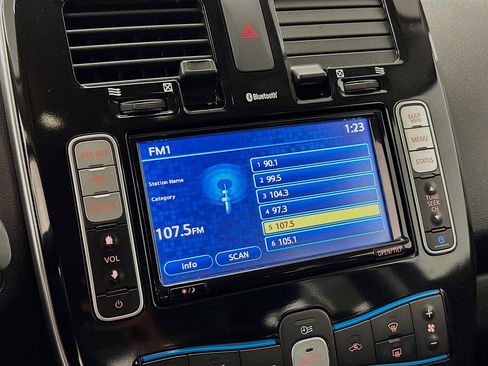 Used 2015 Nissan Leaf SL FWD image 21