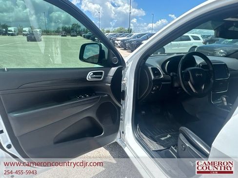 Used 2020 Jeep Grand Cherokee Altitude RWD image 15