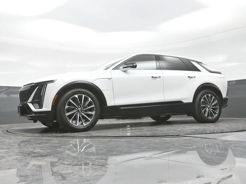 Certified 2024 Cadillac Lyriq Sport AWD/4WD image 25