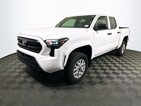 Used 2024 Toyota Tacoma SR image 4