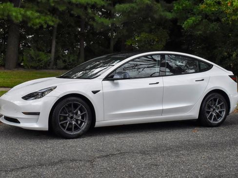 Used 2023 Tesla Model 3 Standard Range image 2