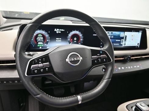 Used 2023 Nissan Ariya FWD image 19