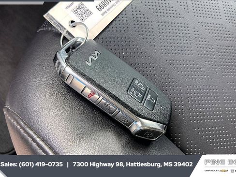 Used 2024 Kia Carnival EX FWD image 9