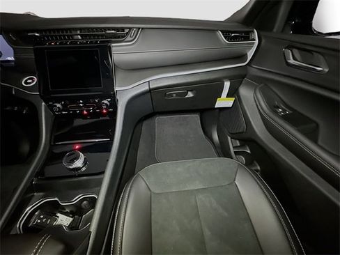 New 2025 Jeep Grand Cherokee L Altitude image 26