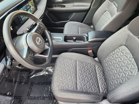 Certified 2025 Nissan Kicks SV image 7