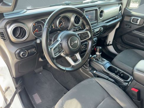 Used 2020 Jeep Wrangler Unlimited Sahara image 4