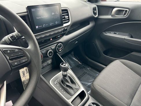 Used 2023 Hyundai Venue SE FWD image 11