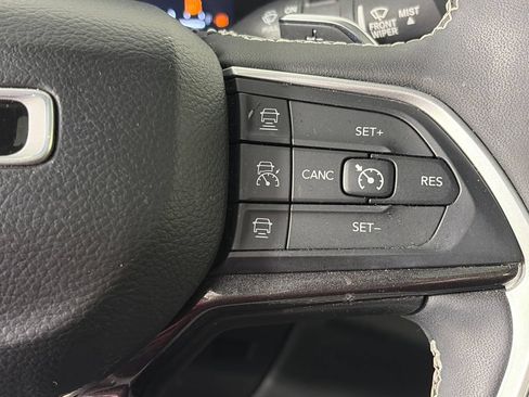Used 2023 Jeep Grand Cherokee Altitude AWD/4WD image 18