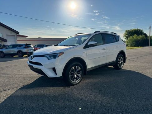 Used 2018 Toyota RAV4 LE w/ Protection Package AWD/4WD image 11