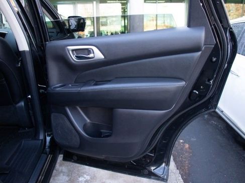 Used 2018 Nissan Pathfinder Platinum w/ Cargo Package image 23